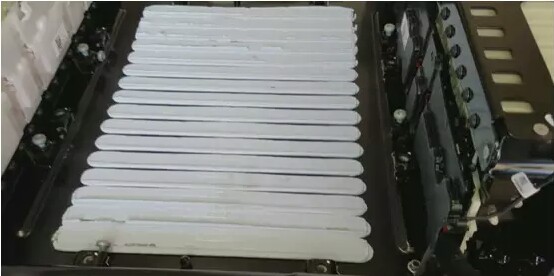 新能源-电池箱底部用导热胶